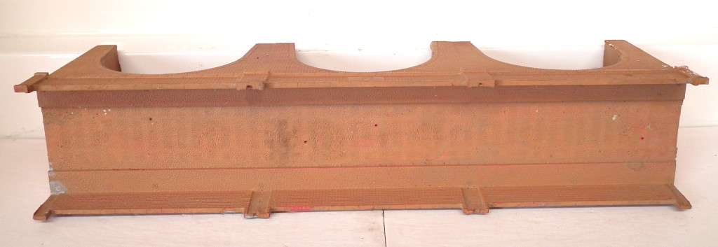 TRI-ANG OO:   Brick Wall Arch Bridge in Good, Used Un- Boxed Condition(England)