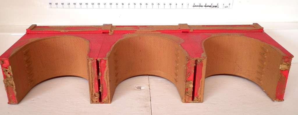 TRI-ANG OO:   Brick Wall Arch Bridge in Good, Used Un- Boxed Condition(England)