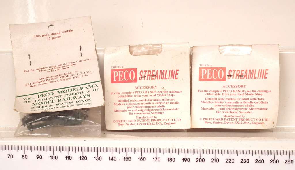 PECO  HO:  1x  Packet of 12 Platform Benches +2x  Track Ends Buffer Stops in Good Packaged Condition