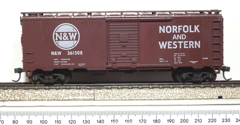 ATHEARN HO/OO: N&W 40` Box Car with Sliding Doors in Good un-boxed condition (USA)