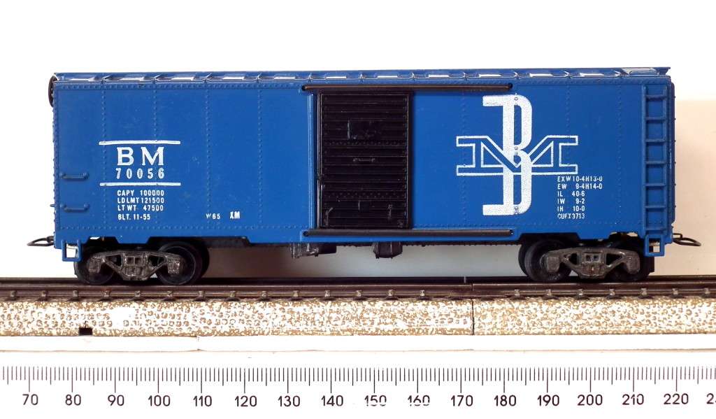 MANTUA HO/OO: BM 40` Box Car with Sliding Doors in Fair un-boxed condition.