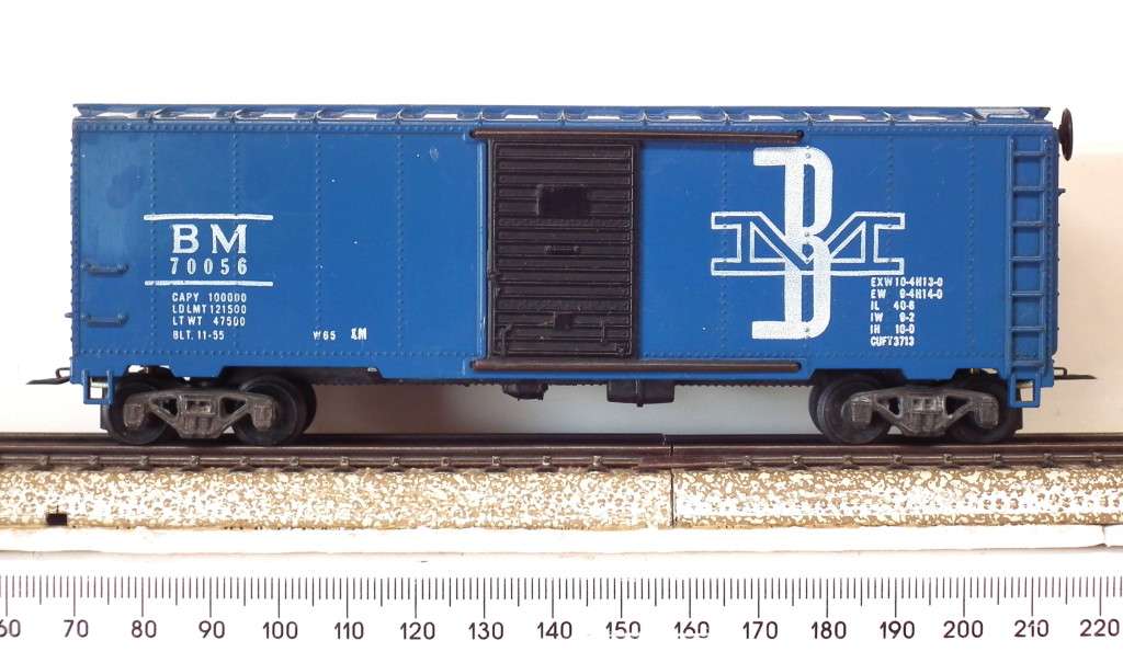 MANTUA HO/OO: BM 40` Box Car with Sliding Doors in Fair un-boxed condition.