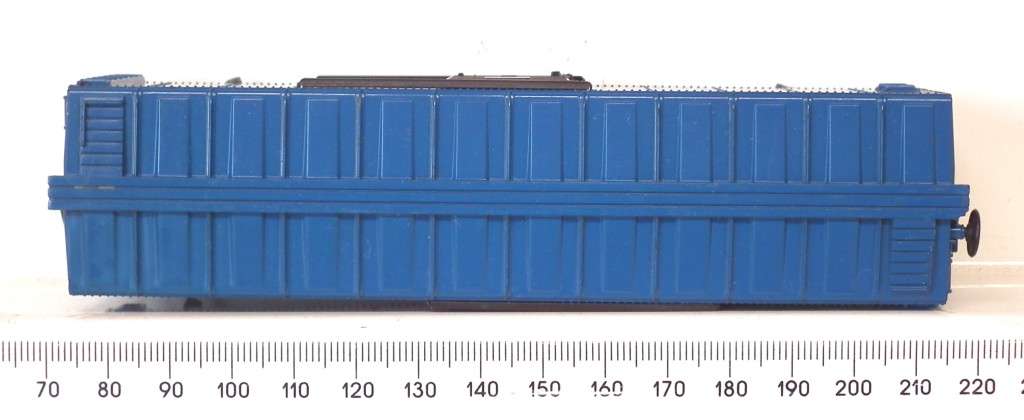 MANTUA HO/OO: BM 40` Box Car with Sliding Doors in Fair un-boxed condition.