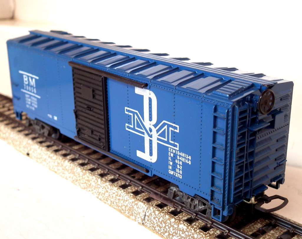 MANTUA HO/OO: BM 40` Box Car with Sliding Doors in Fair un-boxed condition.