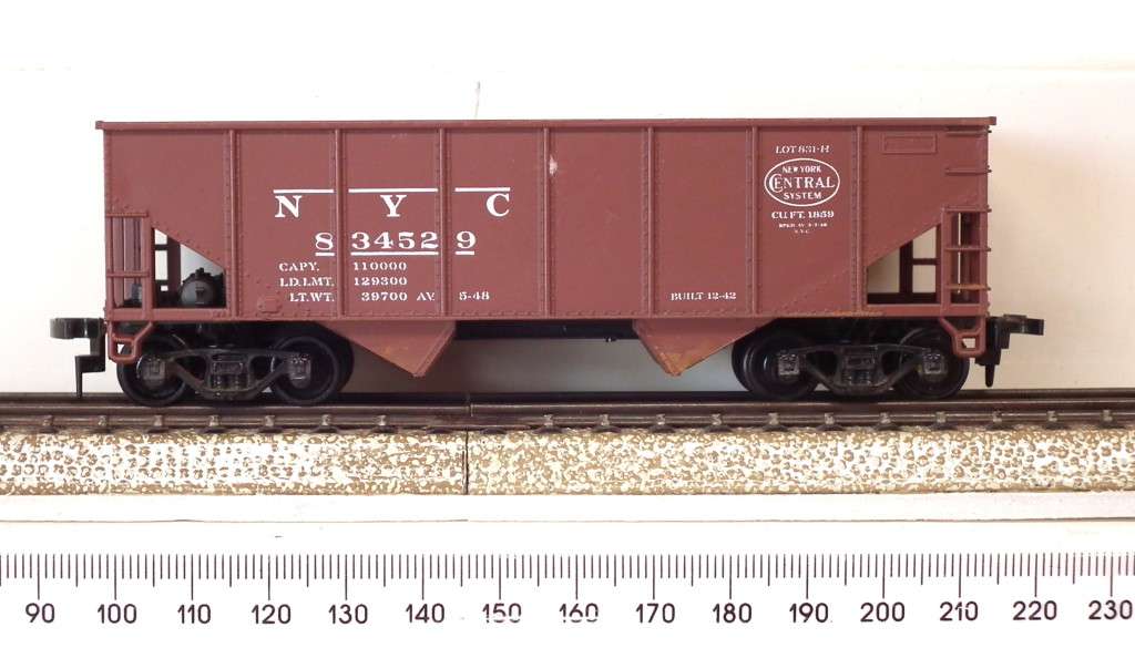 ATHEARN OO/HO: Vintage American 2 Bay Hopper in Fair used condition(USA)