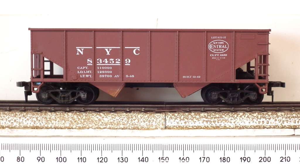 ATHEARN OO/HO: Vintage American 2 Bay Hopper in Fair used condition(USA)