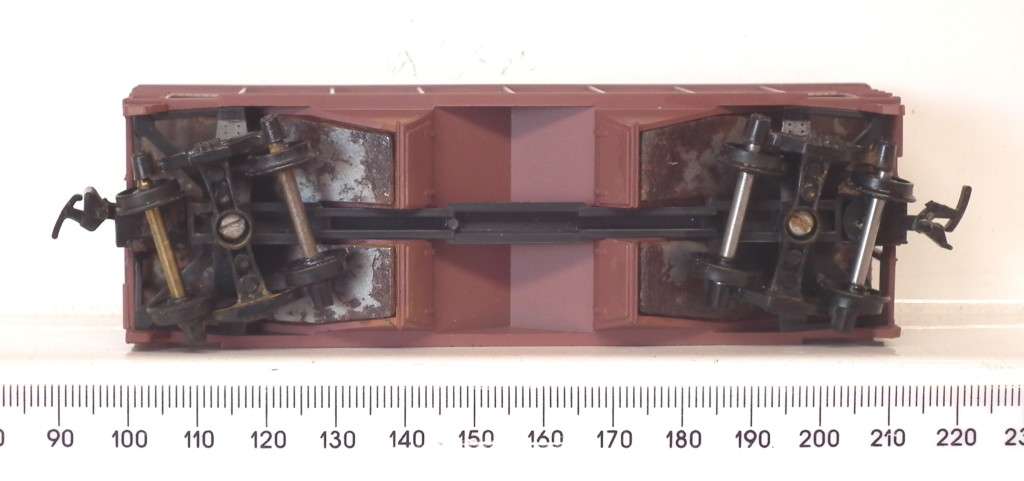 ATHEARN OO/HO: Vintage American 2 Bay Hopper in Fair used condition(USA)