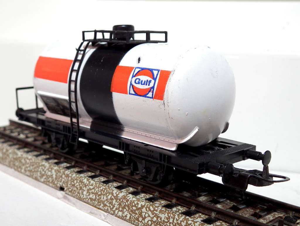 LIMA HO: European GULF Tanker Wagon in Good, Un-Boxed and Used Condition (Italy)