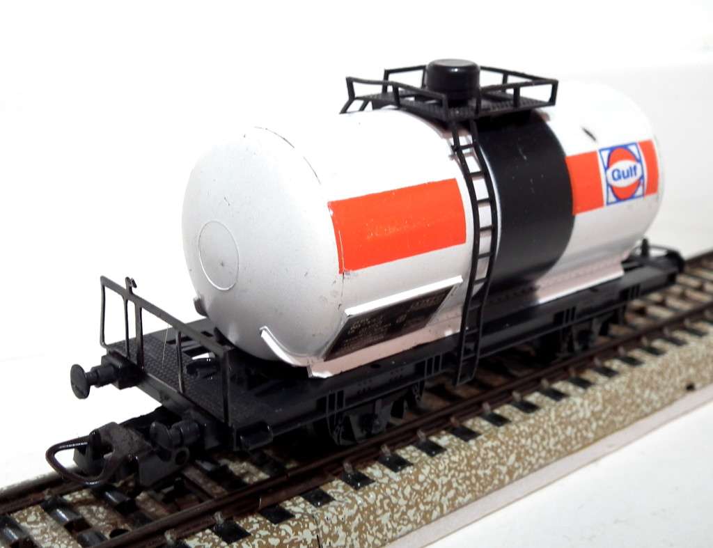 LIMA HO: European GULF Tanker Wagon in Good, Un-Boxed and Used Condition (Italy)