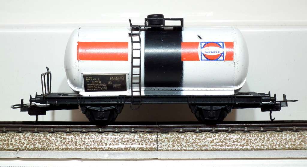 LIMA HO: European GULF Tanker Wagon in Good, Un-Boxed and Used Condition (Italy)