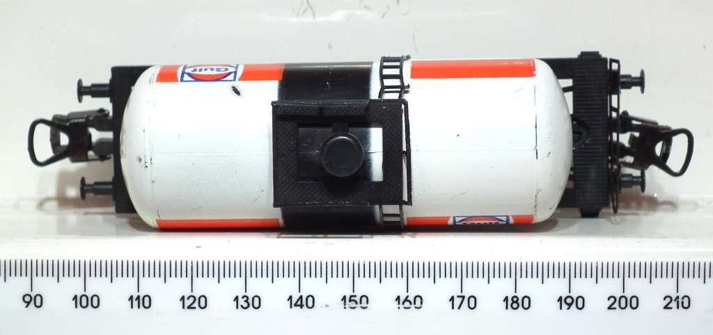 LIMA HO: European GULF Tanker Wagon in Good, Un-Boxed and Used Condition (Italy)