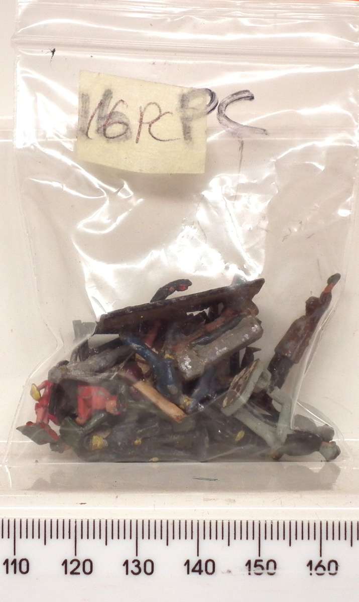 SCENERY HO: 16pc All Metal Human Station Platform Figures, in Fair Painted Condition.