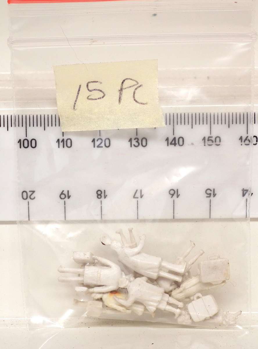 SCENERY HO: 15pc Detailed Plastic Human Station Platform Figures, in Fair Un-Painted Condition.