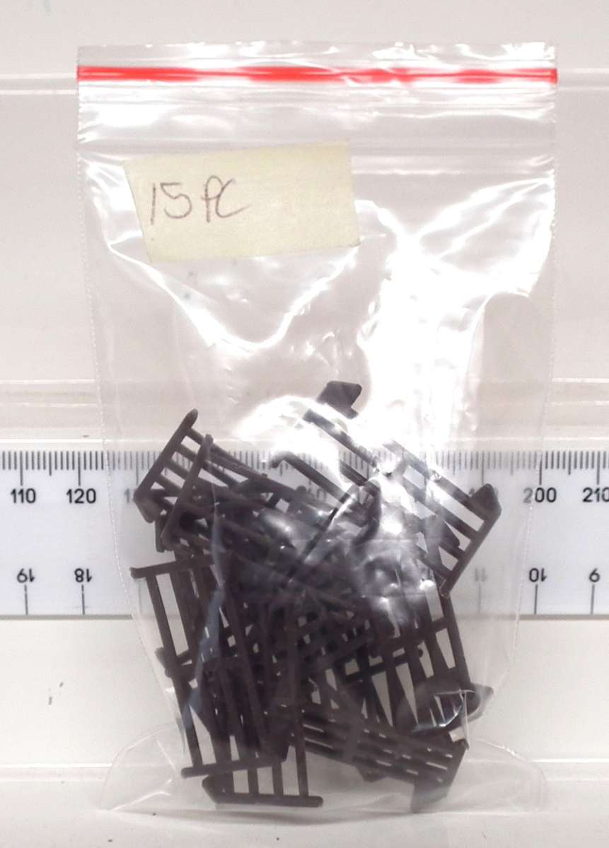 SCENERY HO: 15pc Detailed Plastic Wooden Fence in Good Condition.