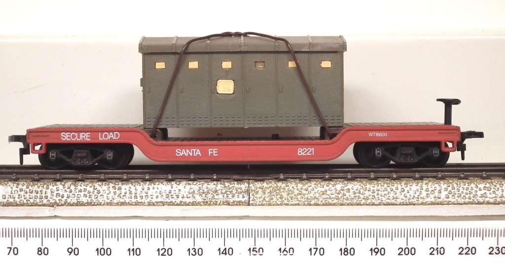 LOWBED HO:  Vintage All Metal Deep Well Lowbed Wagon in Good condition(?)