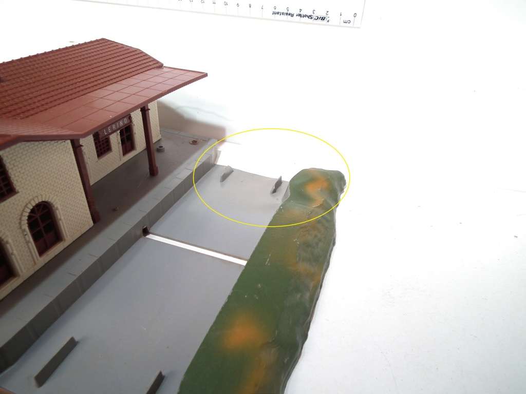 LIMA HO: European  Station Building with Platform in Fair, Used and Un-Boxed condition(Italy)