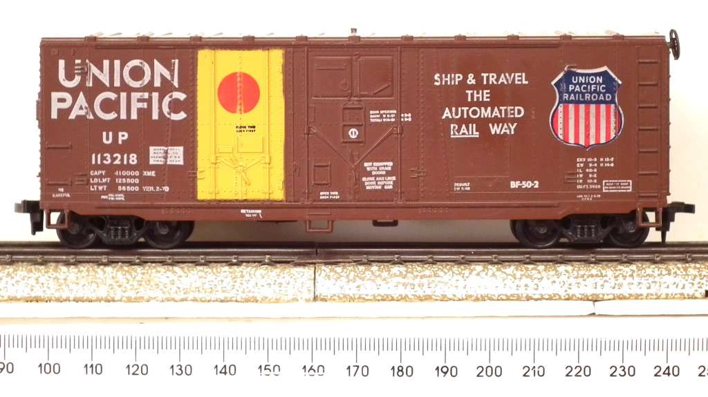 ATHEARN HO: UP 40` Reefer in Good un-boxed and Used condition.