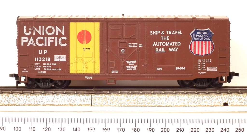 ATHEARN HO: UP 40` Reefer in Good un-boxed and Used condition.