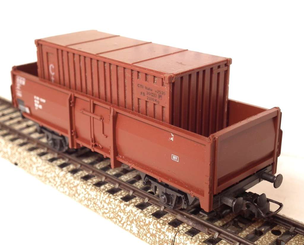 ROCO HO: European Freight Wagon with Lima Container Load in Fair Un-Boxed condition (Austria)