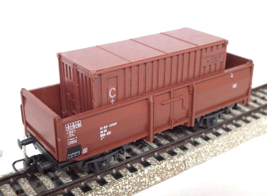 ROCO HO: European Freight Wagon with Lima Container Load in Fair Un-Boxed condition (Austria)