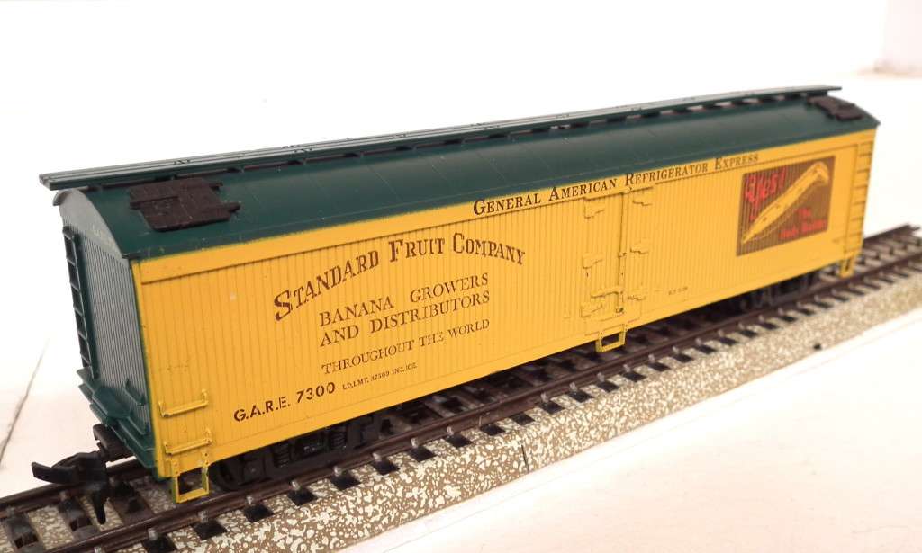 ATHEARN HO: `BANANA` 60` Reefer in Good un-boxed and Used condition.