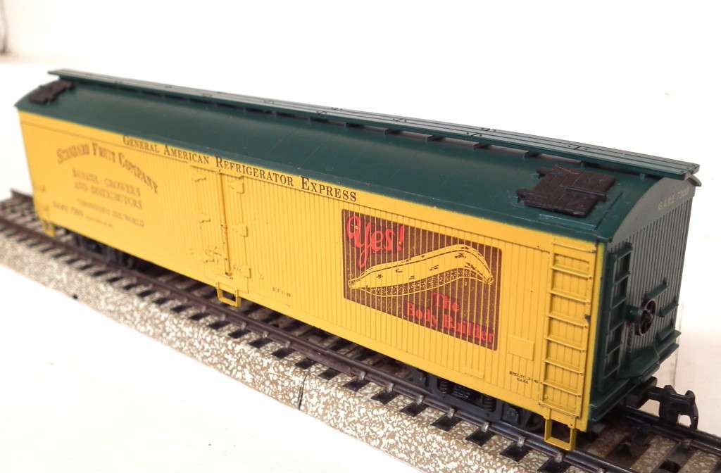 ATHEARN HO: `BANANA` 60` Reefer in Good un-boxed and Used condition.