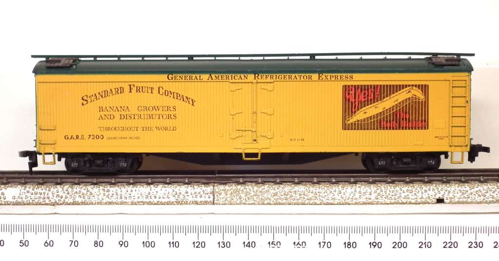ATHEARN HO: `BANANA` 60` Reefer in Good un-boxed and Used condition.