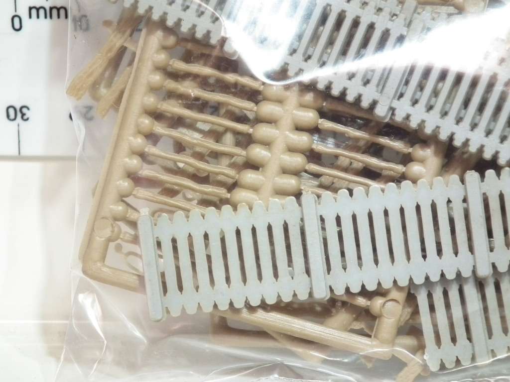 SCENERY HO: Mixed Detailed Plastic Wooden Pens/Fences, in Good Un-Painted Condition.