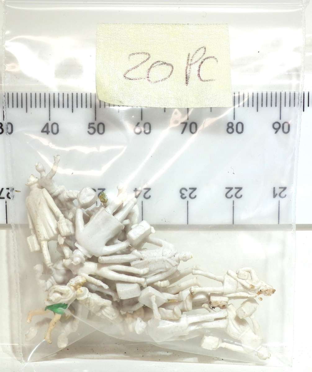 SCENERY HO: 20pc Detailed Plastic Station Passengers, in Good Un-Painted Condition.