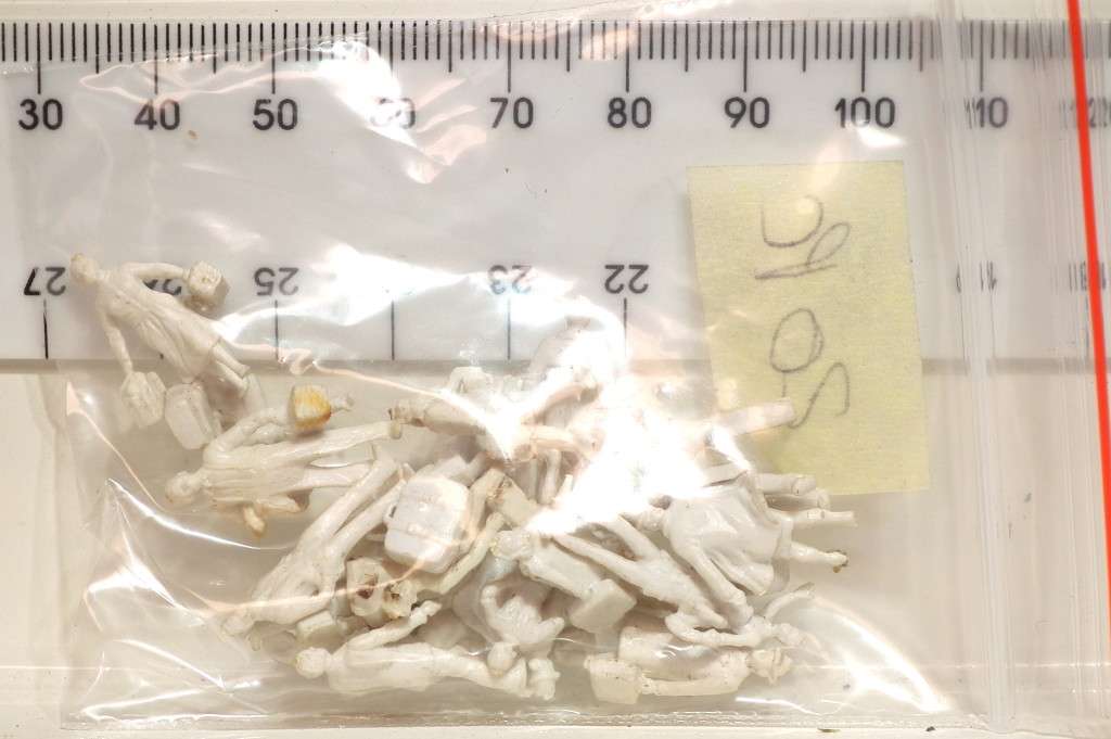 SCENERY HO: 20pc Detailed Plastic Station Passengers, in Good Un-Painted Condition.