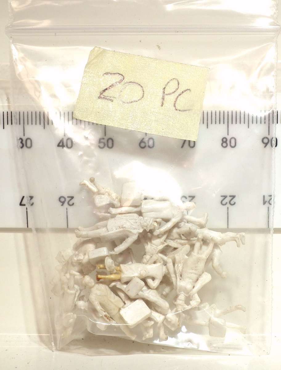 SCENERY HO: 20pc Detailed Plastic Station Passengers, in Good Un-Painted Condition.