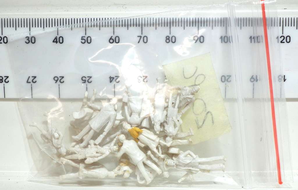 SCENERY HO: 20pc Detailed Plastic Station Passengers, in Good Un-Painted Condition.