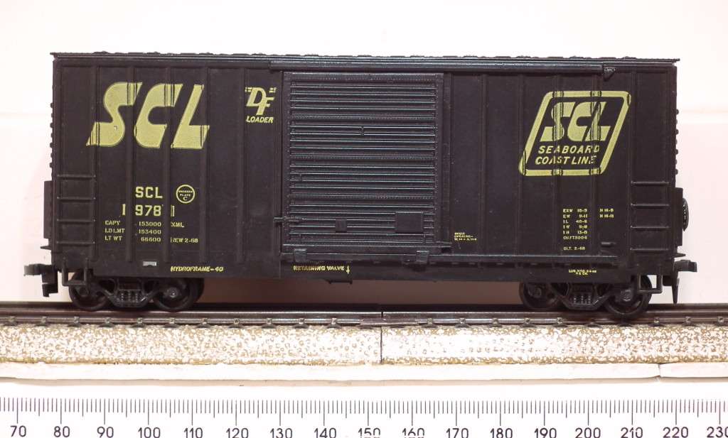ATHEARN HO: `SCL 40` High Capacity Box Car in Good un-boxed and Used condition.