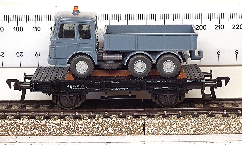 FLEISCHMANN HO: Modern Detailed Flat Wagon With MAN Truck Load in Like New Boxed Condition (GR)
