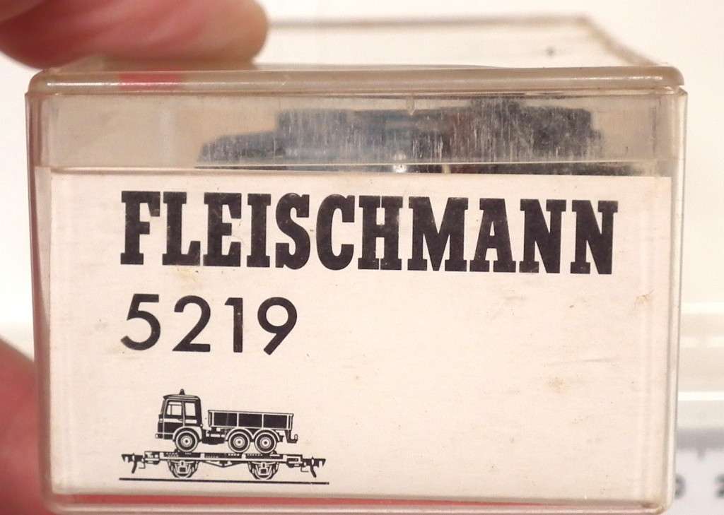 FLEISCHMANN HO: Modern Detailed Flat Wagon With MAN Truck Load in Like New Boxed Condition (GR)