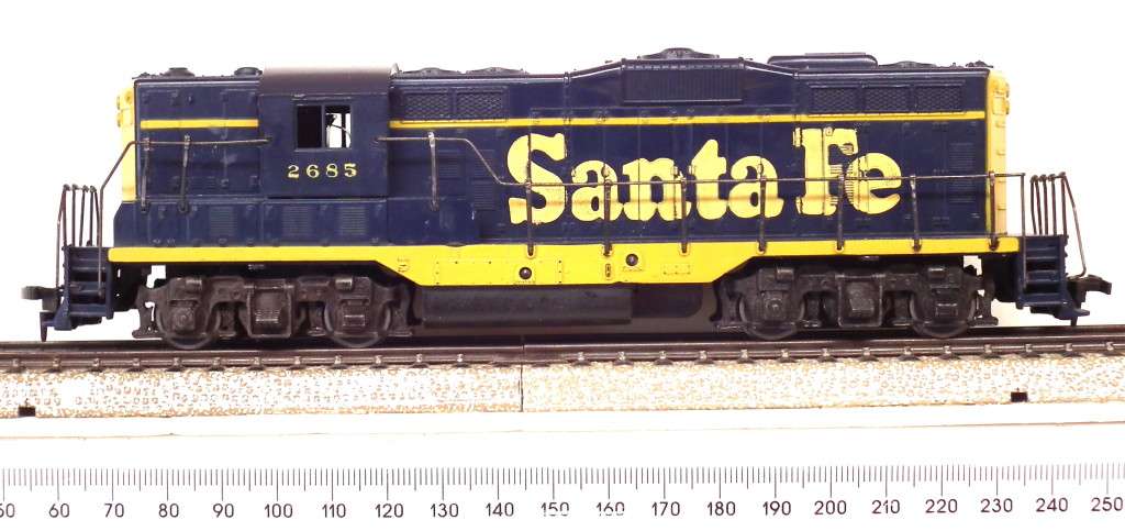ATHEARN HO:  American `SANTA FE`  GP   Freight Diesel Locomotive in Fair Un-Boxed Condition(USA)