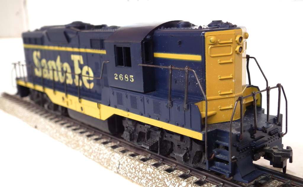 ATHEARN HO:  American `SANTA FE`  GP   Freight Diesel Locomotive in Fair Un-Boxed Condition(USA)
