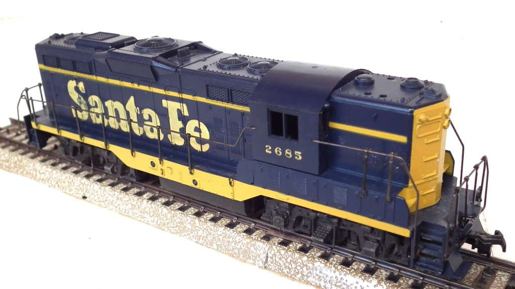 ATHEARN HO:  American `SANTA FE`  GP   Freight Diesel Locomotive in Fair Un-Boxed Condition(USA)