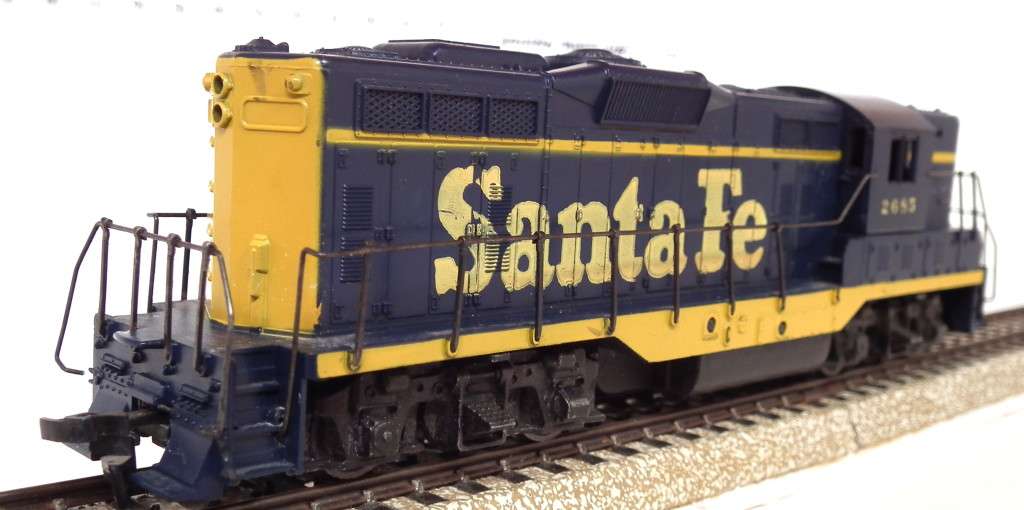ATHEARN HO:  American `SANTA FE`  GP   Freight Diesel Locomotive in Fair Un-Boxed Condition(USA)