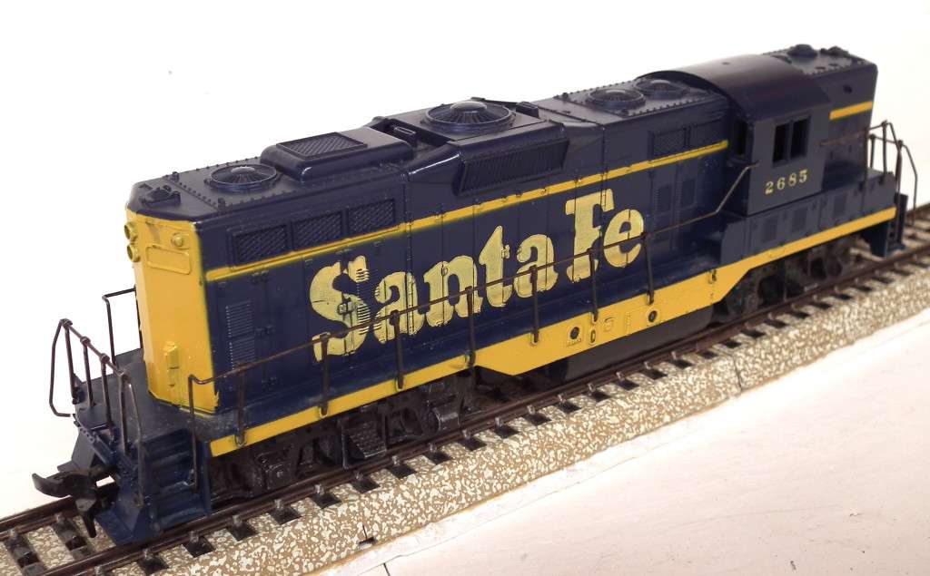 ATHEARN HO:  American `SANTA FE`  GP   Freight Diesel Locomotive in Fair Un-Boxed Condition(USA)