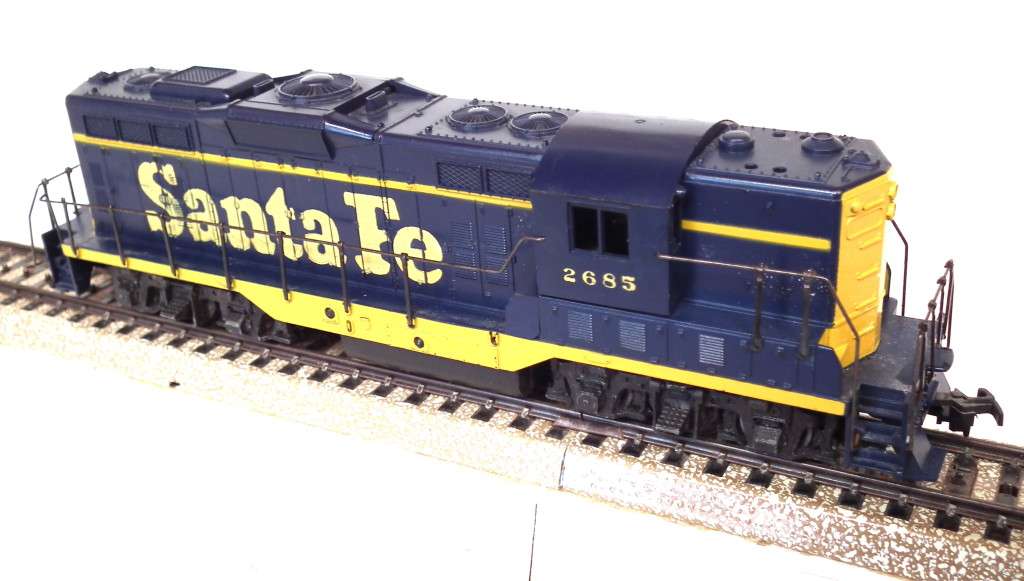 ATHEARN HO:  American `SANTA FE`  GP   Freight Diesel Locomotive in Fair Un-Boxed Condition(USA)