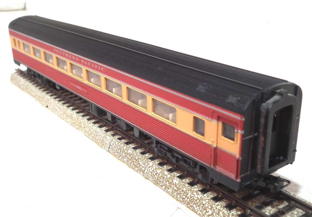 FRATESCHI HO: Orange `SOUTHERN PACIFIC` Corrugated Passenger Car in Good Un-boxed condition (Brazil)