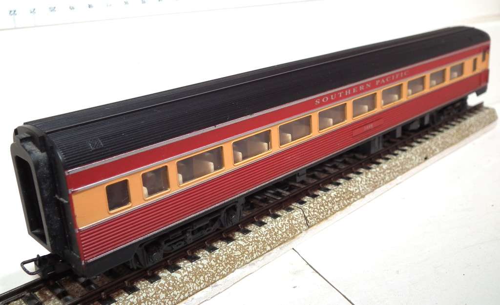 FRATESCHI HO: Orange `SOUTHERN PACIFIC` Corrugated Passenger Car in Good Un-boxed condition (Brazil)