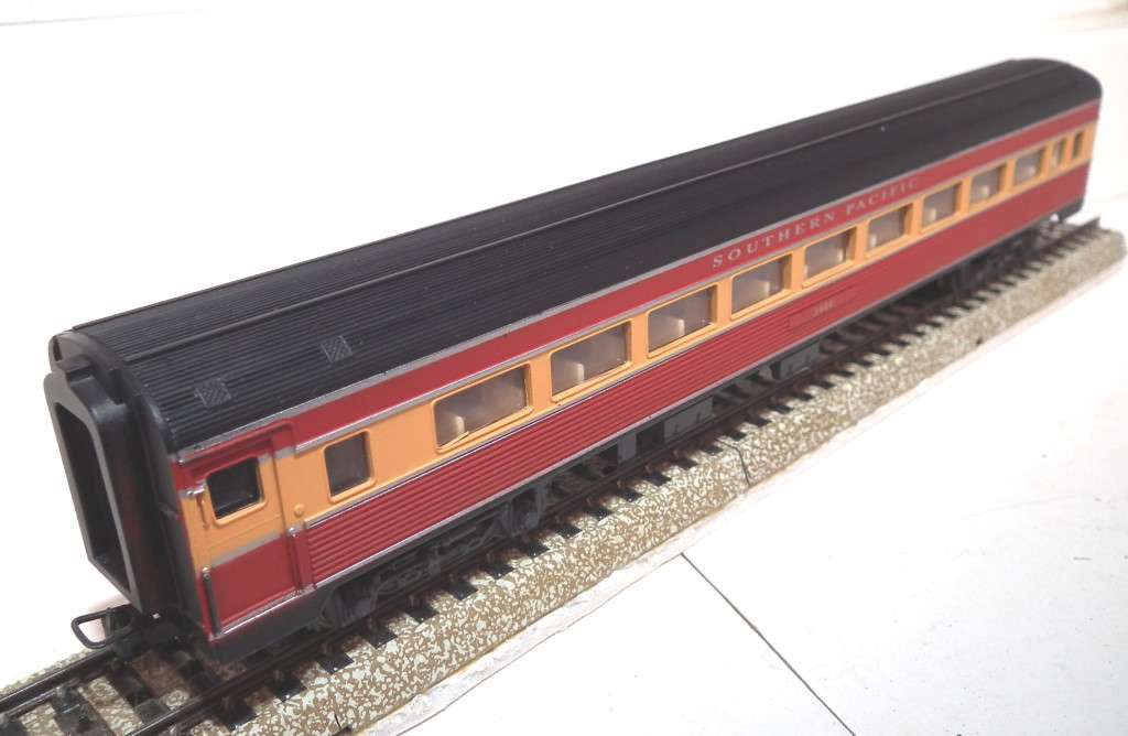 FRATESCHI HO: Orange `SOUTHERN PACIFIC` Corrugated Passenger Car in Good Un-boxed condition (Brazil)