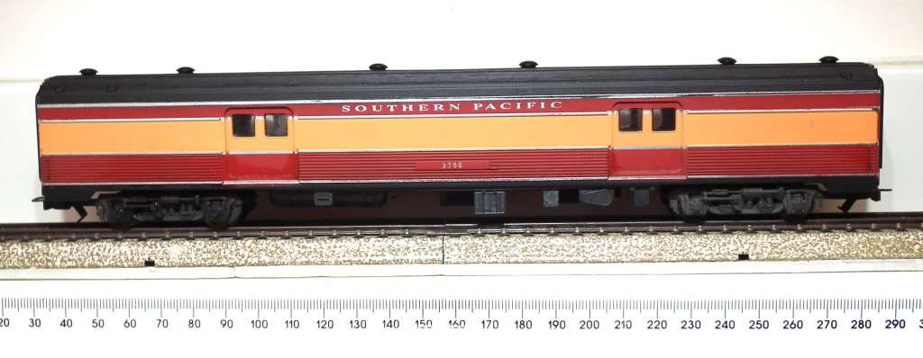 FRATESCHI HO: Orange `SOUTHERN PACIFIC` Corrugated Baggage Car in Good Un-boxed condition (Brazil)