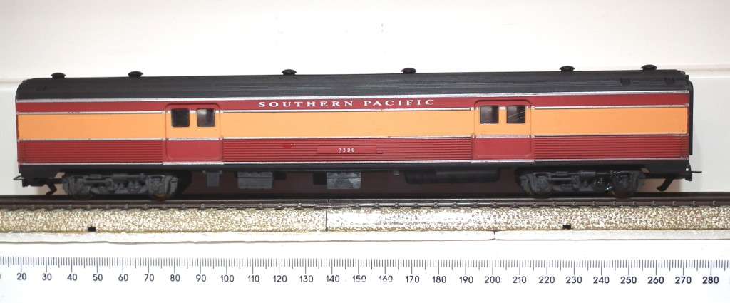 FRATESCHI HO: Orange `SOUTHERN PACIFIC` Corrugated Baggage Car in Good Un-boxed condition (Brazil)