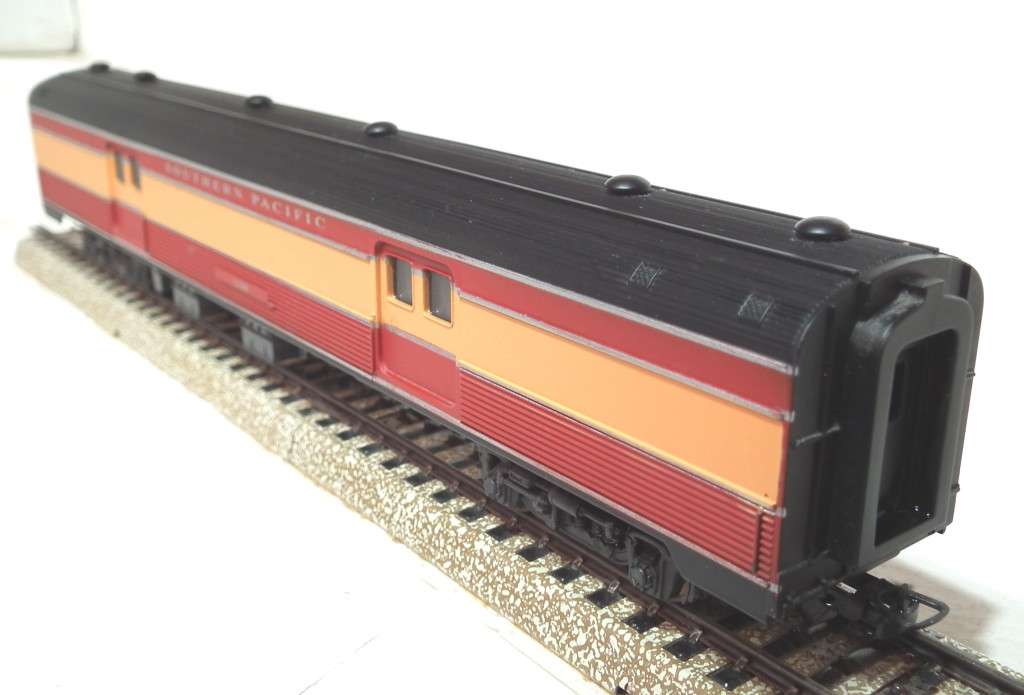 FRATESCHI HO: Orange `SOUTHERN PACIFIC` Corrugated Baggage Car in Good Un-boxed condition (Brazil)