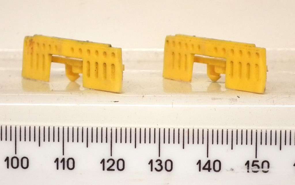 LIMA HO: SAR E5 `Blue Train` Locomotive cowcatchers in Good un-boxed condition for Parts.(Italy)