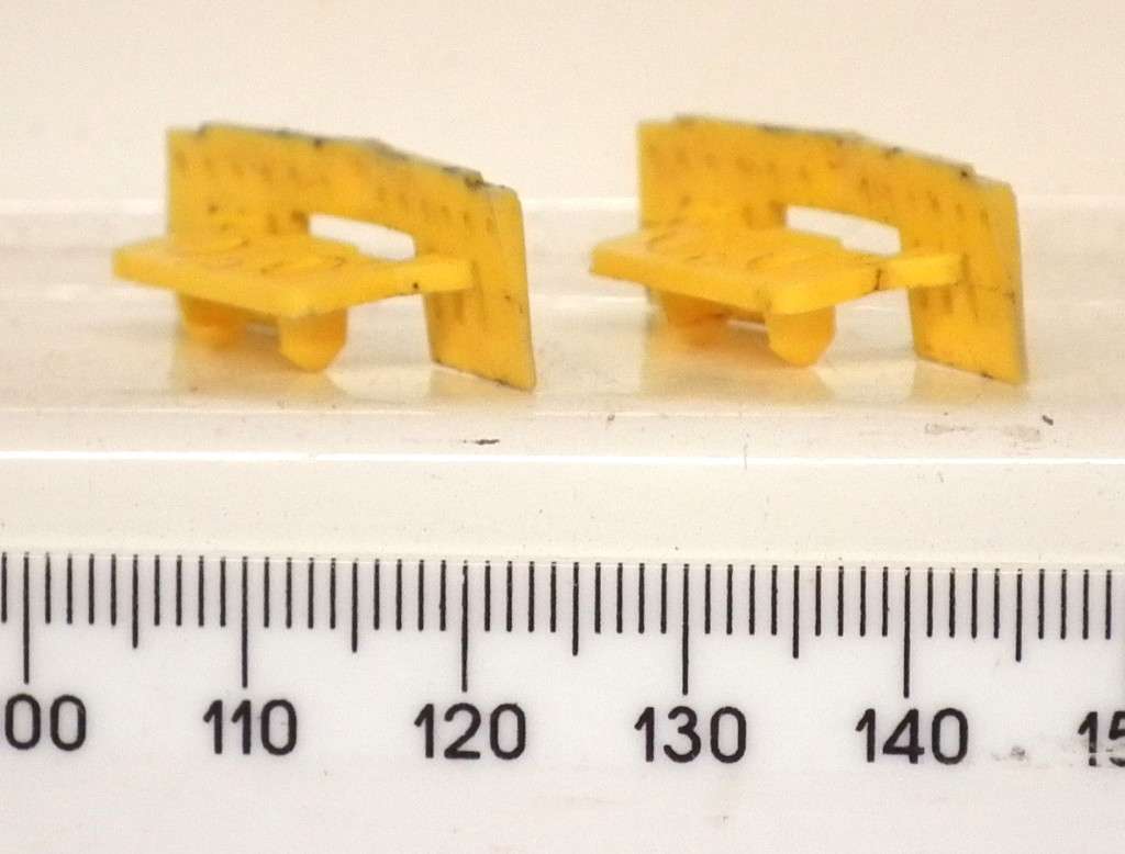 LIMA HO: SAR E5 `Blue Train` Locomotive cowcatchers in Good un-boxed condition for Parts.(Italy)