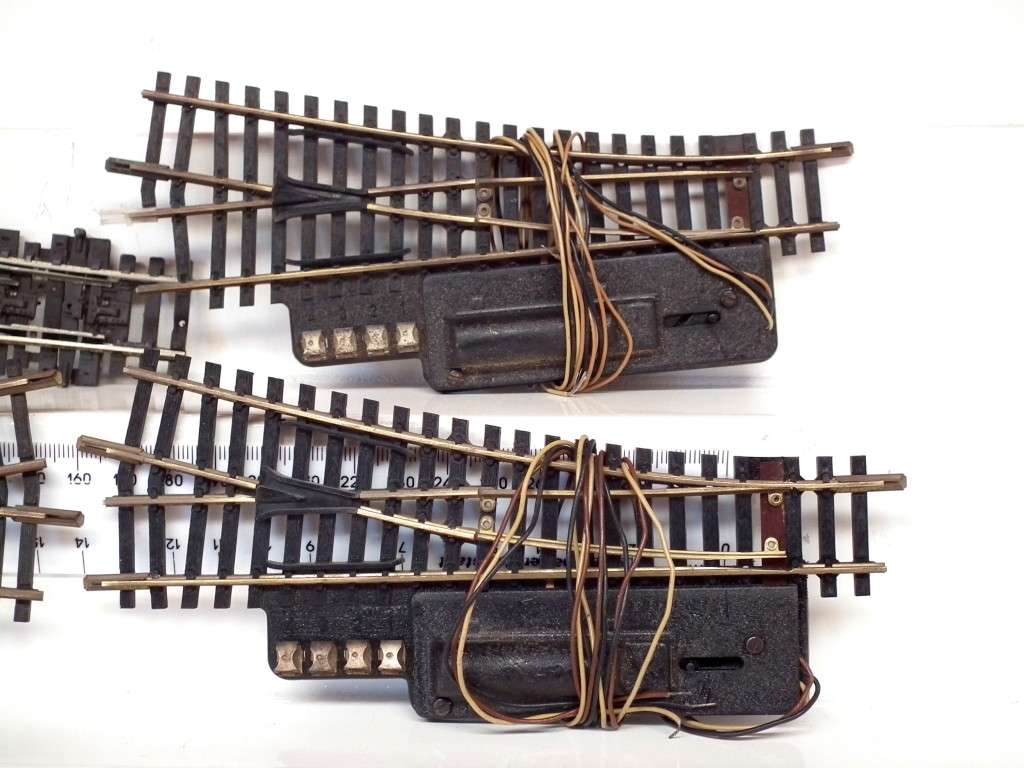 FLEISCHMANN  OO/HO:  3pc Mixed Electro-Magnetic Points in Fair Used Un-boxed condition.(Italy)